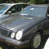 Mobil Mewah Bisa Kena Pajak Hingga 200 Persen